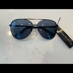 Quay Australia Vivienne Black Aviators